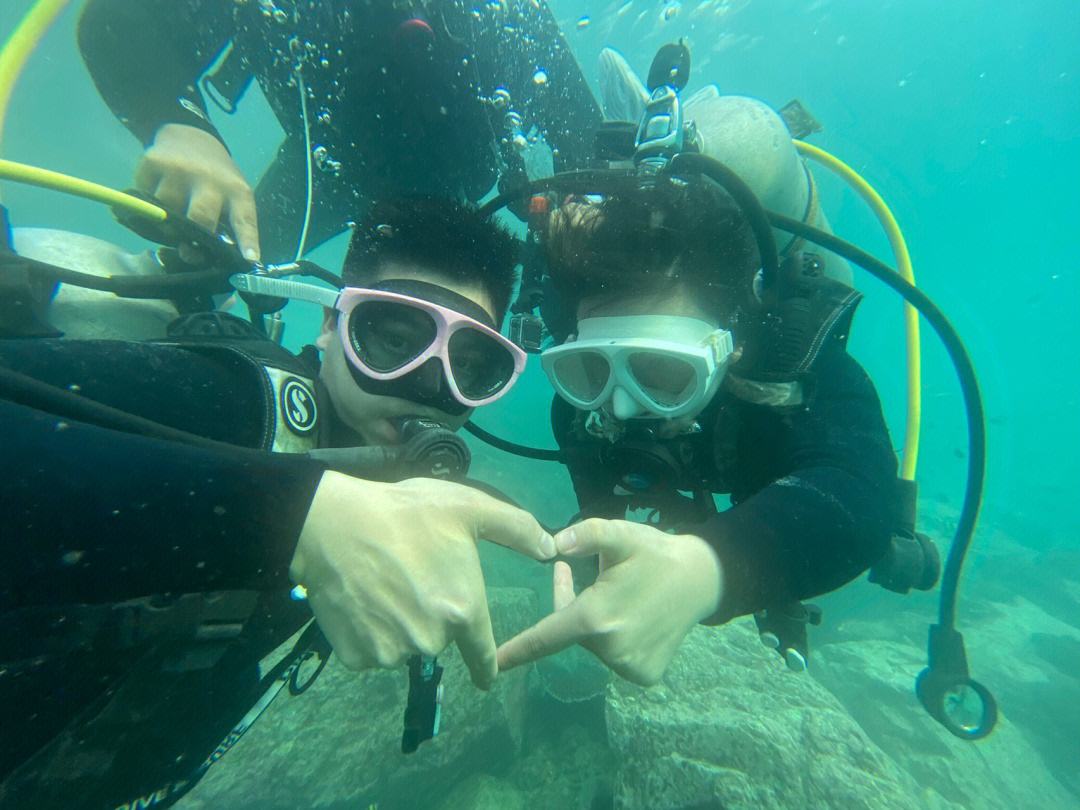 星空电竞在线平台-包含潜水呼吸赛，海底深潜的速度与耐力较量的词条