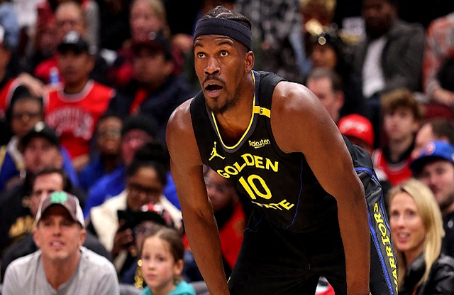 包含半场焦点：54-51，北京队稍占优势，比赛激烈进展中！的词条